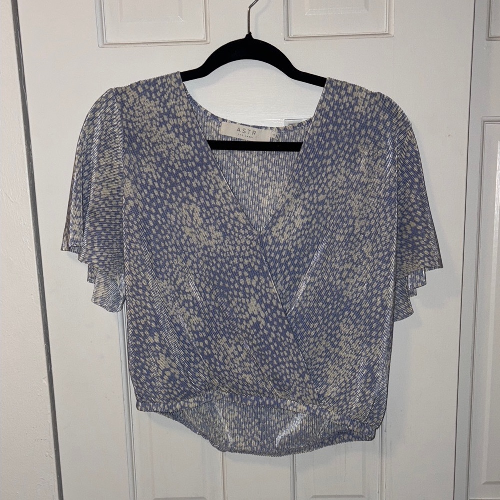 Astr Blue V-Neck Flutter Sleeve Crop Blouse